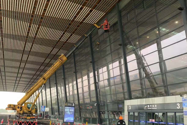 海丰玻璃幕墙维护和保养